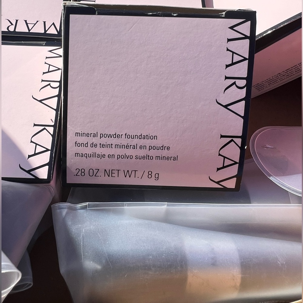 Mary Kay Mineral Powder Foundation. (Bronze 5)